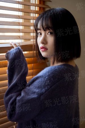 女人走在冷清的街头，听到“卡啦卡啦”的声响#鬼女魔咒