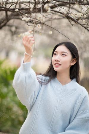 天上掉下个女魔头