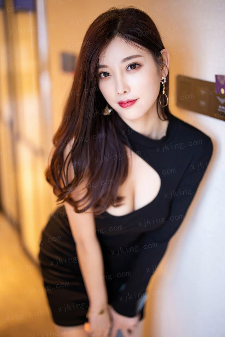 国民男神是女生：帝少你站住